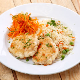 Куриные рубленые котлеты с рисом и овощами